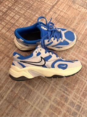 Nike athletic sneakers size 6 US